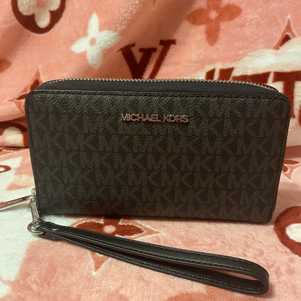 New Michael Kors Wristlet Wallet